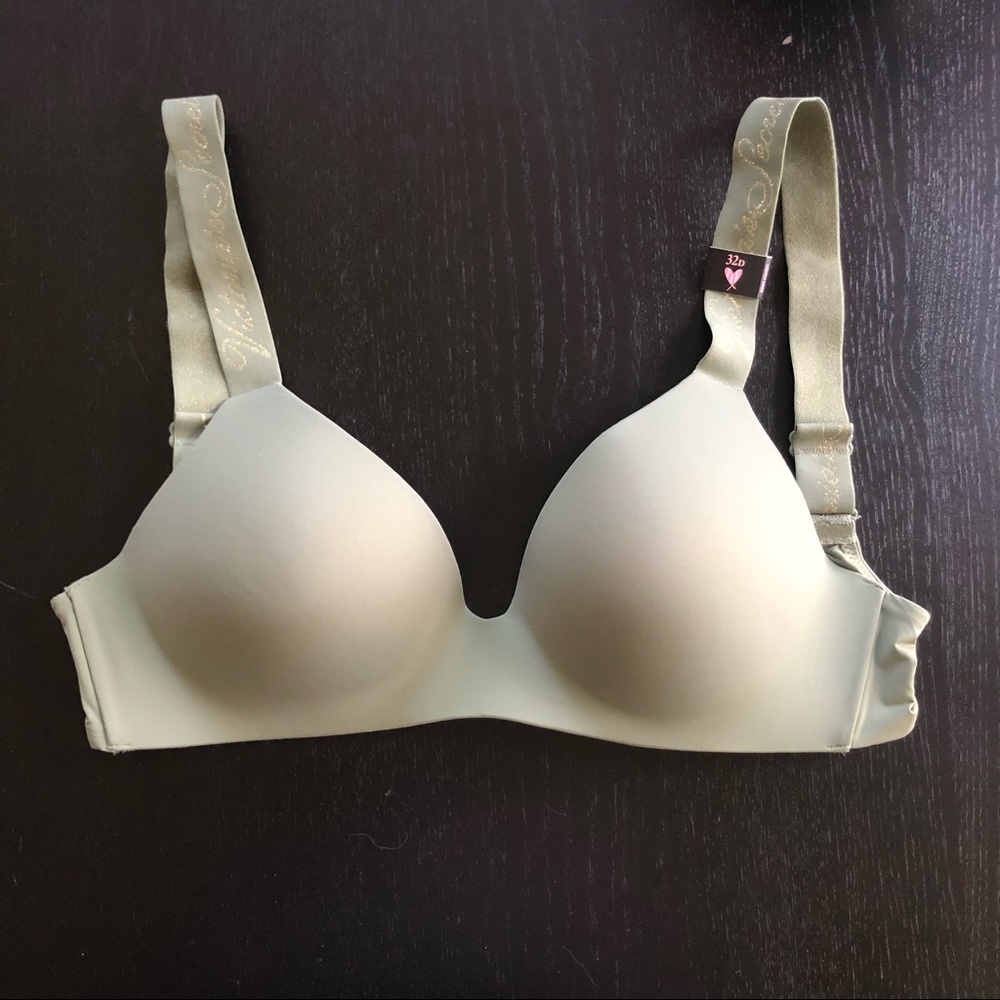 Victoria’s Secret Lightly Lined Wireless Bra NWT
